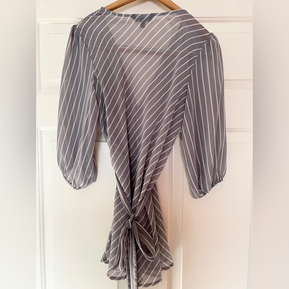 NWOT! Women’s Express Sheer Striped Blouse Medium - Picture 3 of 3